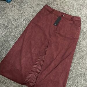 NWT LULU’s S Burgundy cordoroy Midi Skirt with Front Slit